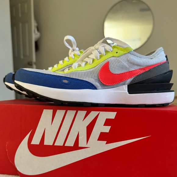 Nike Waffle One GS Size: 6Y - Picture 1 of 4